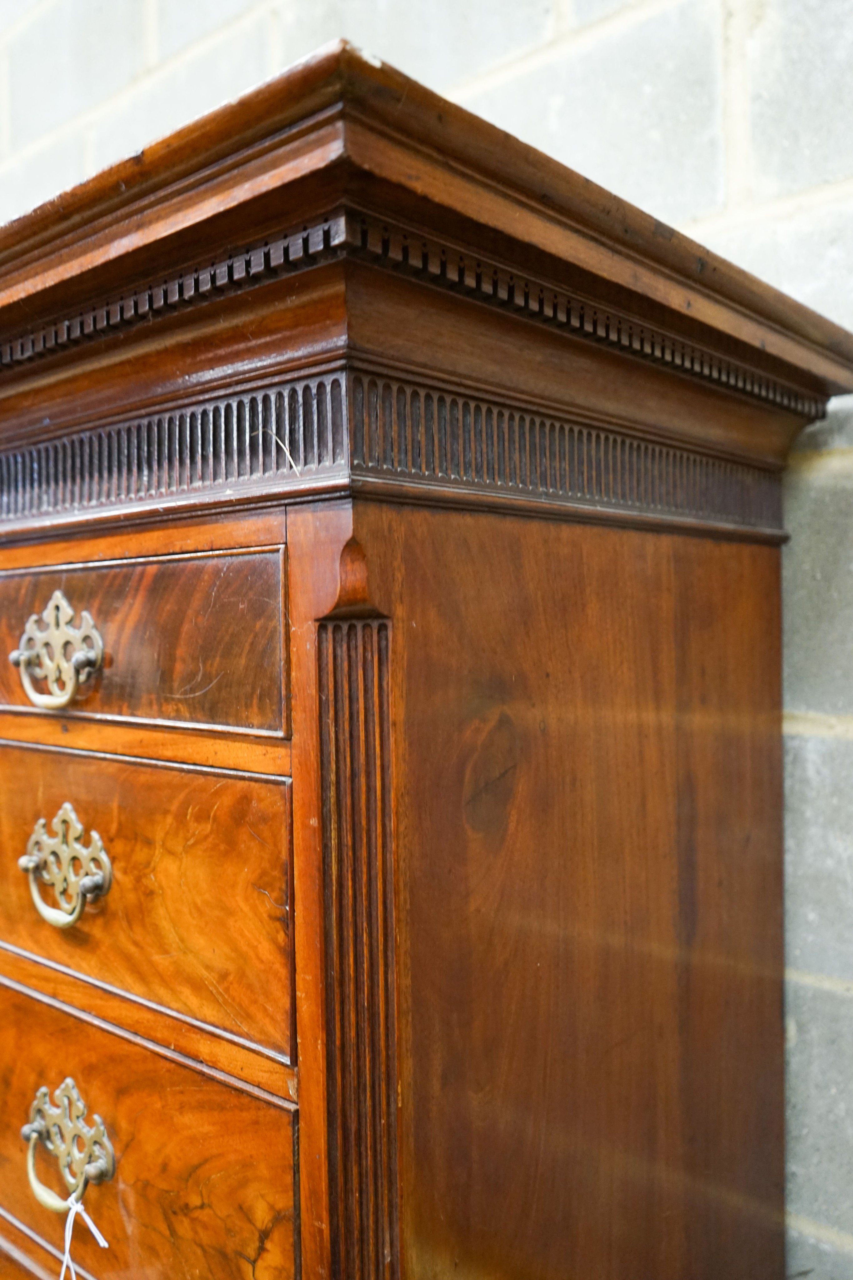A George III mahogany chest on chest, width 124cm, depth 61cm, height 191cm